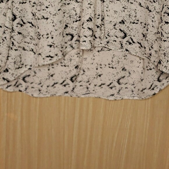 Eight Sixty Snake Print High Low Flowy Blouse Med - Picture 5 of 7